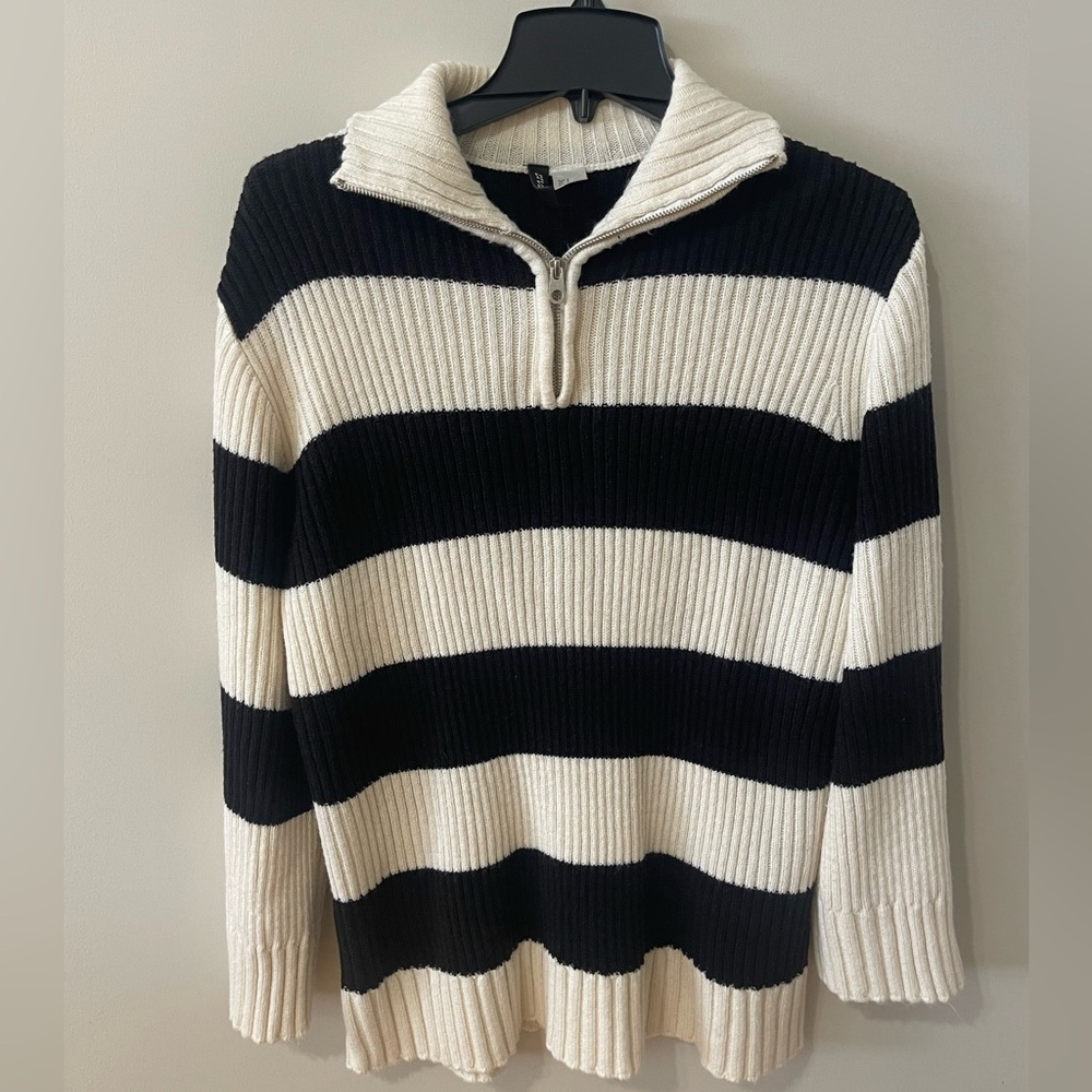 H&M (small) black/white sweater